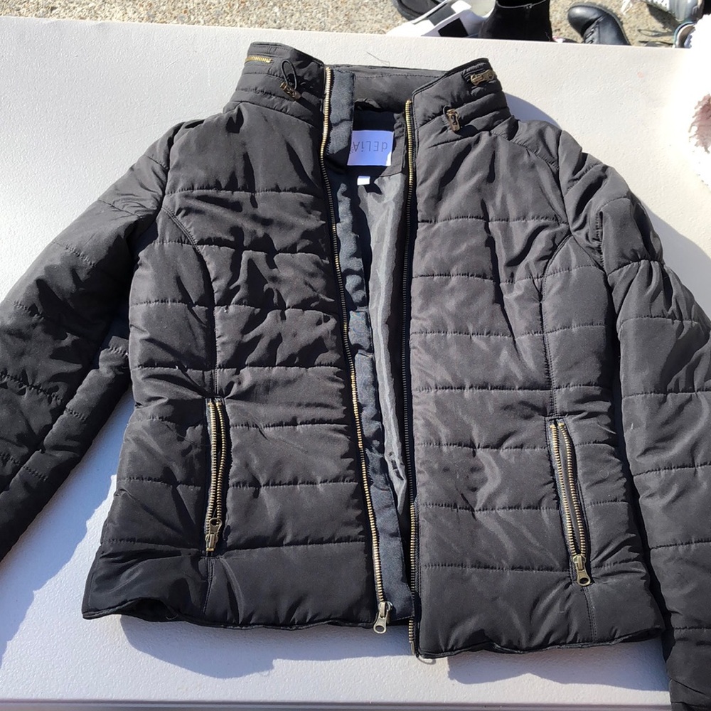 delias puffy jacket